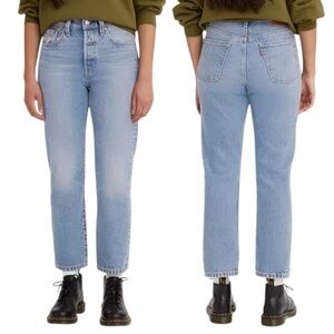 Levi’s 501 Original Cropped Straight Leg Jeans Size 26 Light Blue Stone Wash